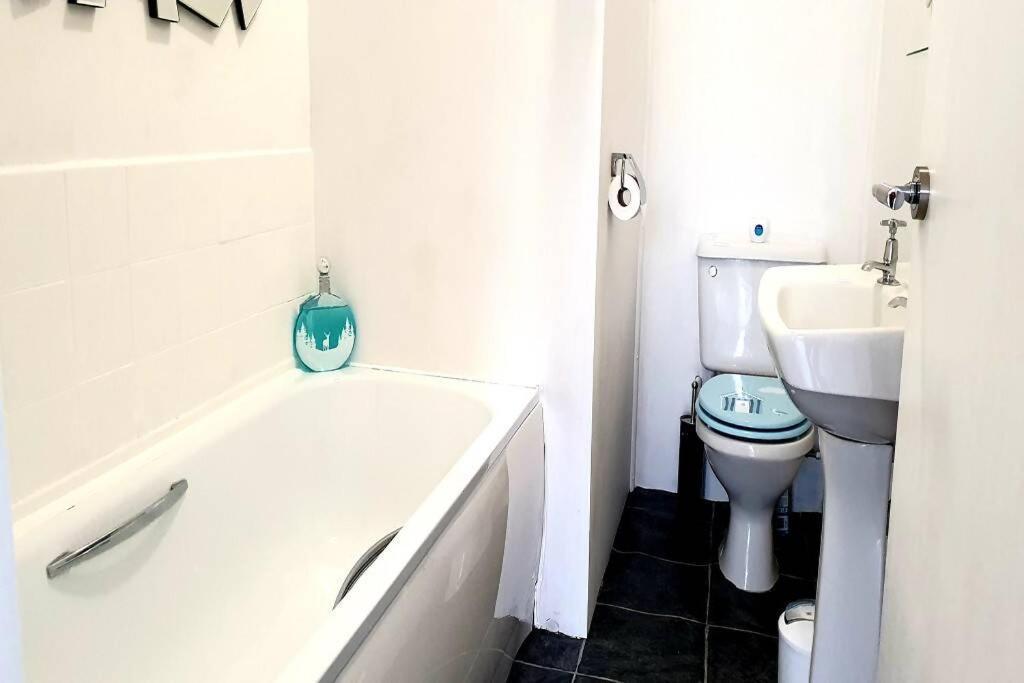 Plas Darien-3 Bed Apt- Sea Views - Sleeps 5 Trearddur Exteriör bild