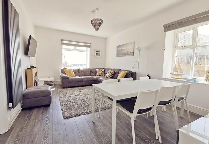 Plas Darien-3 Bed Apt- Sea Views - Sleeps 5 Trearddur Exteriör bild